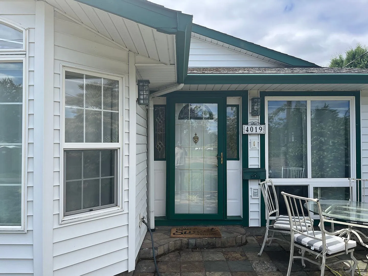 Beautful 3 Bed/2 bathroom home in Foster-Powell neighborhood ~ large living room and front patio!... — Photo 2