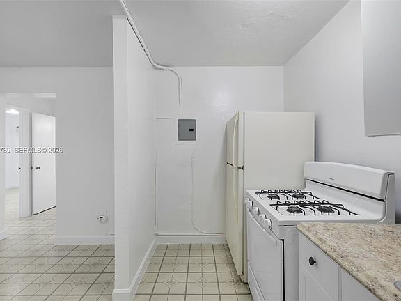 3rd image of 126 SW 18th Ave #4