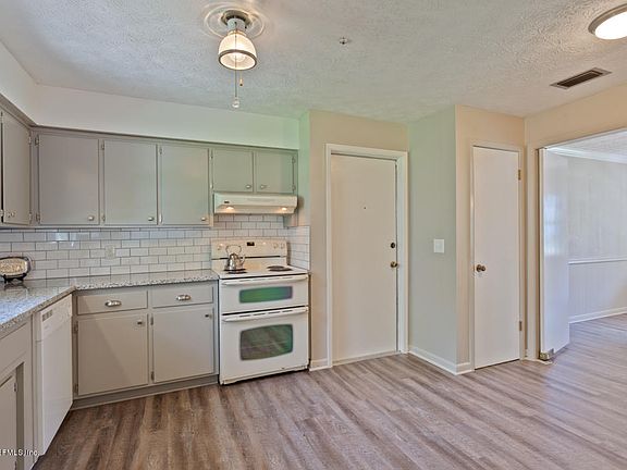 3rd image of 937 Grove Park Dr N