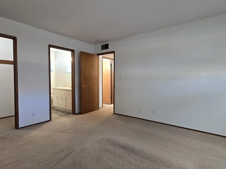 4600 Eggers Dr #B — Photo 4