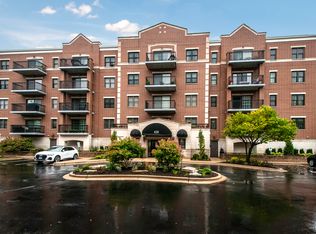 420 W Burlington Ave APT 207, La Grange, IL 60525