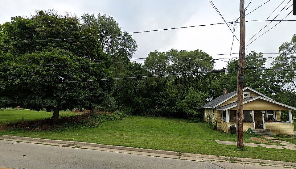 2nd image of 3909 Preston St