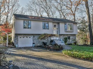 6 Maple Lake Rd, Bloomingdale, NJ 07403