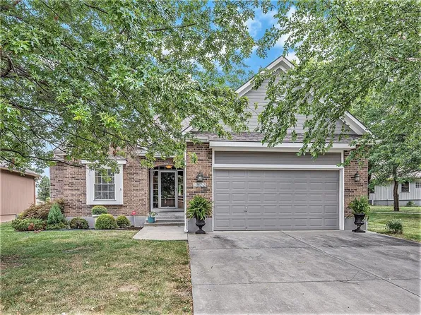 1922 Meadowlark Dr, Raymore, MO 64083