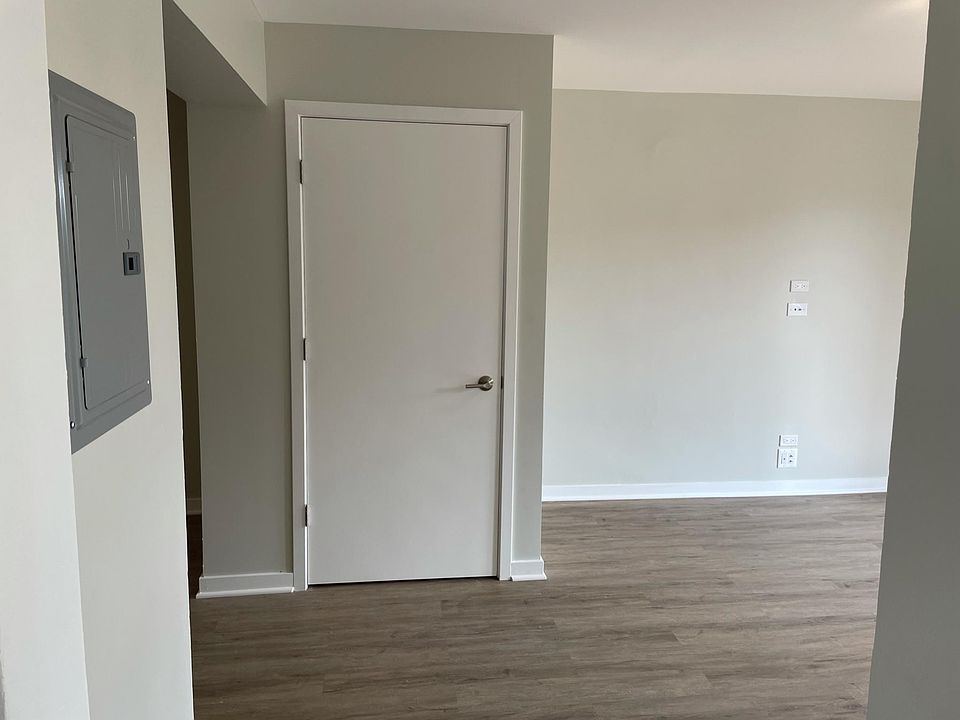 1st image of 2677 N Lincoln Ave #3F