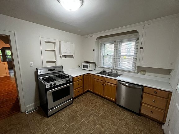 3rd image of 714 & 716 Sheridan Ave