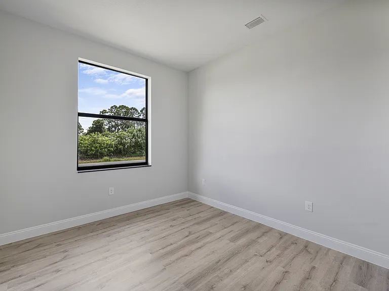 556 Sherwood Ave S — Photo 25