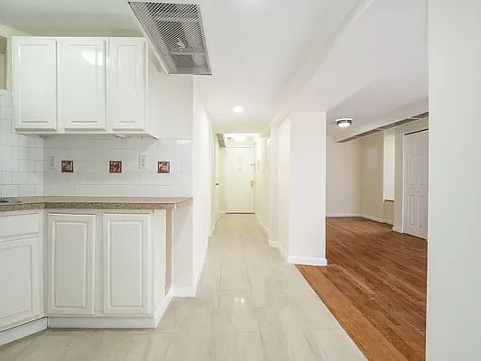 5th image of 957 Park Ave APT 1B