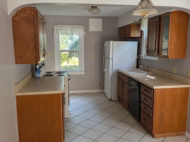 1036 Kelton Ave — Photo 11