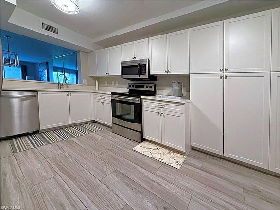 5th image of 218 Sugar Pine Ln #218