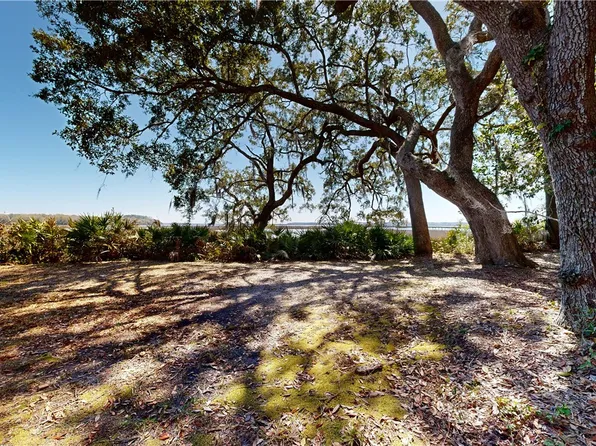 222 Marys Dr, Woodbine, GA 31569