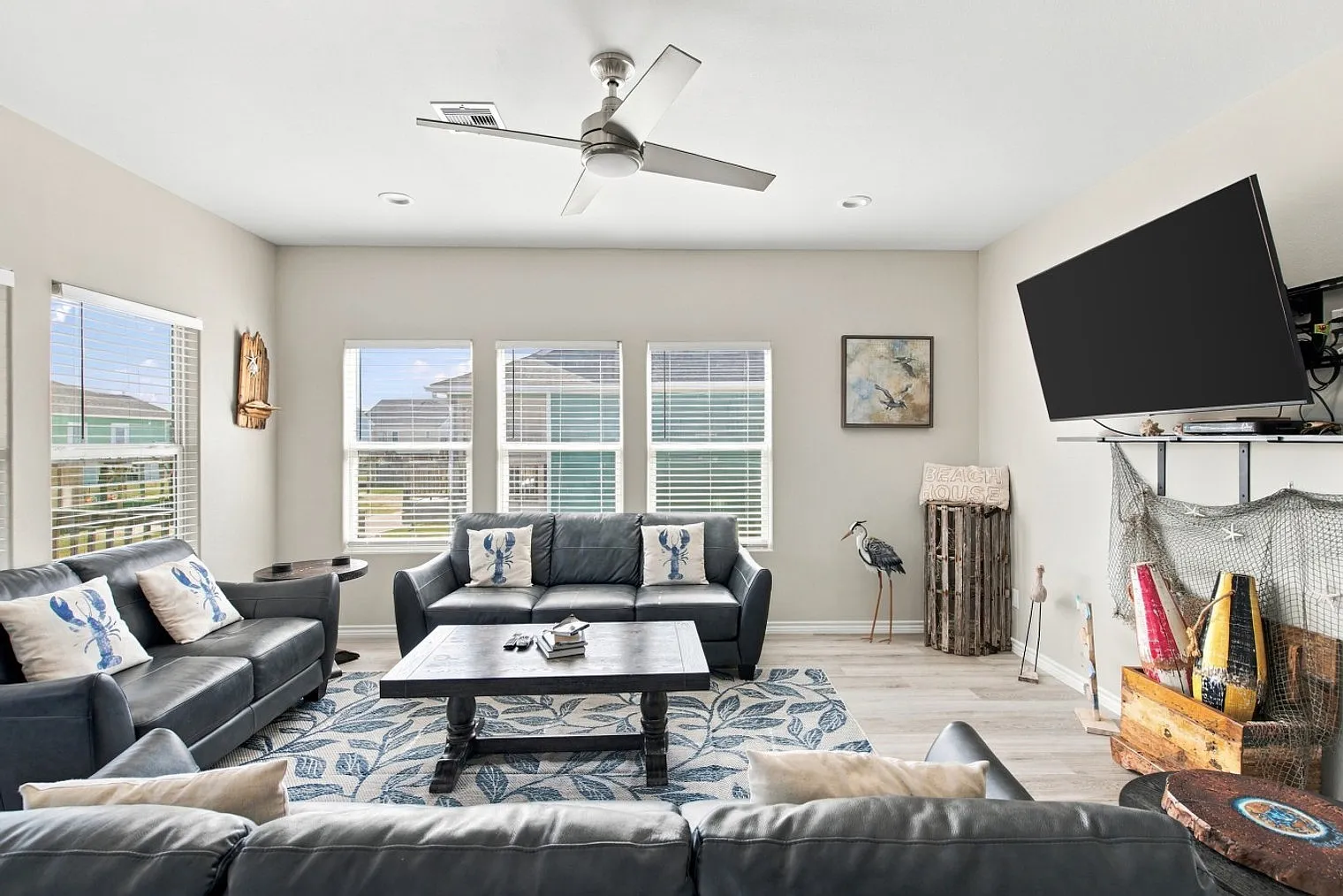 3 bed, 2.0 bath, 1259 sqft, $3,020 — Photo 4