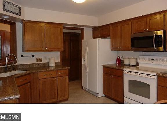 5th image of 424 Hidden Oaks Ct