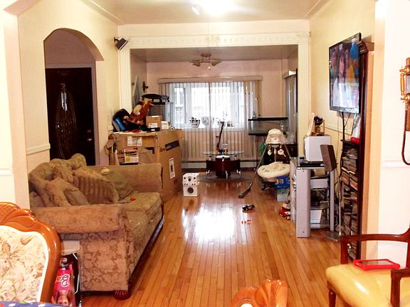 4th image of 10428 93rd Ave