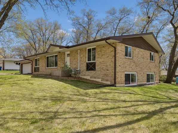 2002 Hillcrest Dr, Saint Cloud, MN 56303