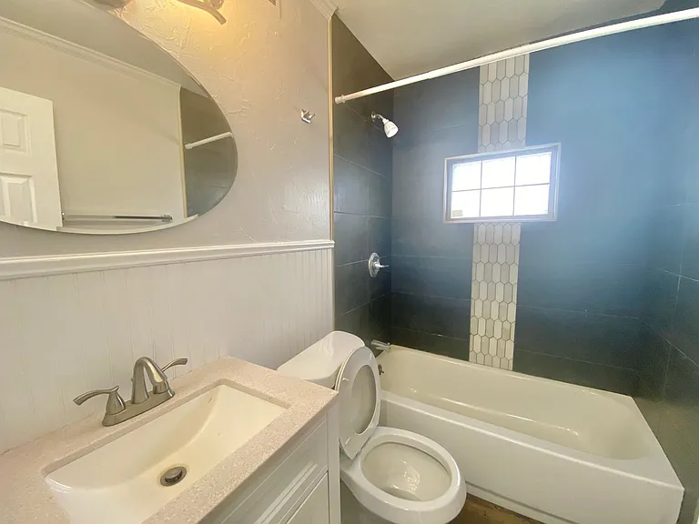 4304 32nd St — Photo 5