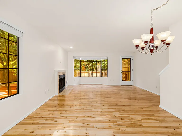 13702 NE 85th St — Photo 9