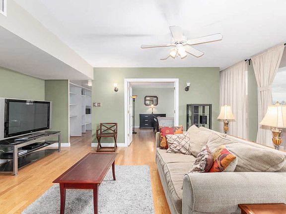 3rd image of 2323 N Central Ave Unit 202