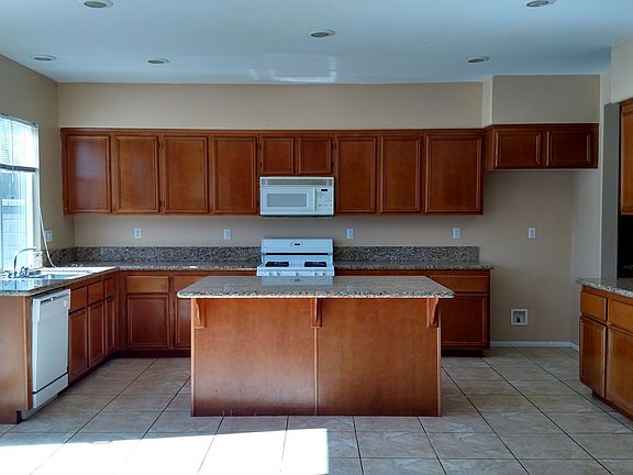 3rd image of 3072 Coffeeberry Way