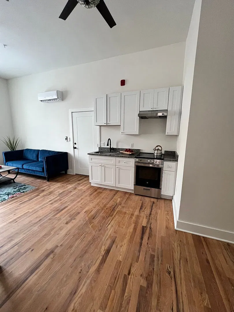 106 E Broad St — Photo 1
