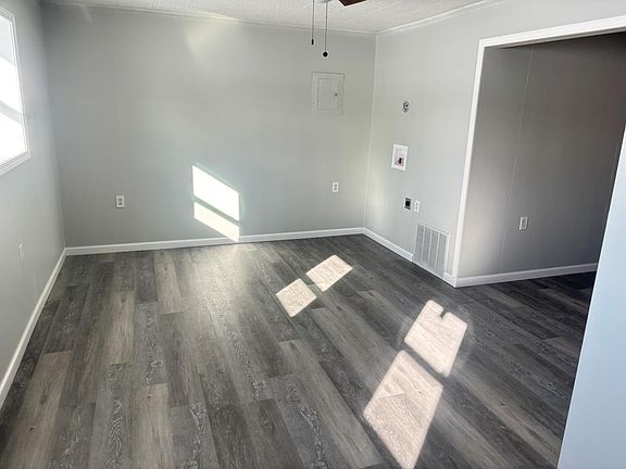 2nd image of 1369 Lawsonham Rd APT 2