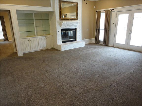 2nd image of 2205 Wimbledon Dr