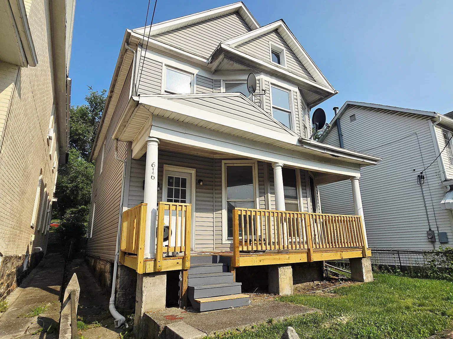 616 Elm St — Photo 1