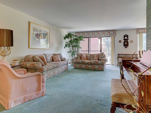 3rd image of 99 S Park Ave