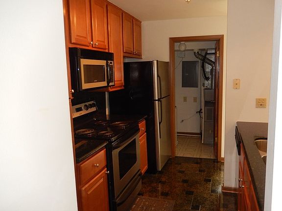 5th image of 124 White Oak Ct APT 7