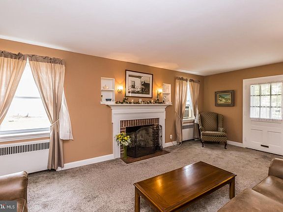 5th image of 3637 Rosemont Ave