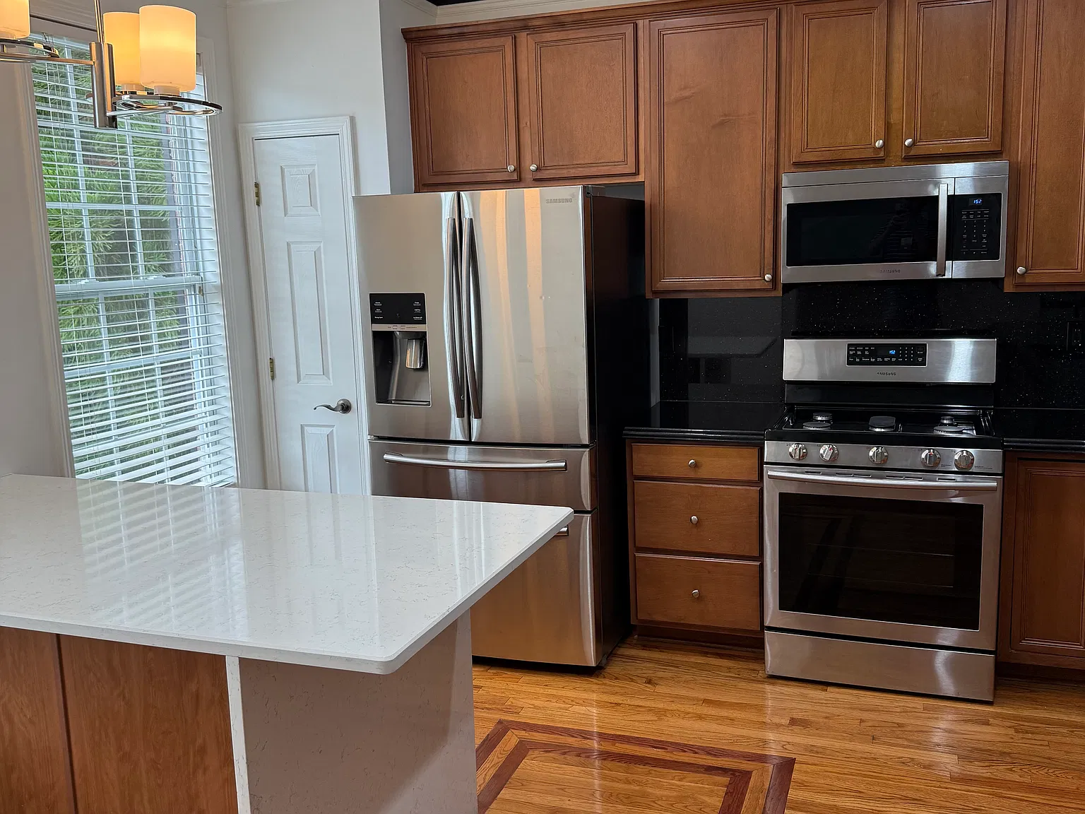 4 bed, 3.5 bath, 1850 sqft, $3,000 — Photo 3