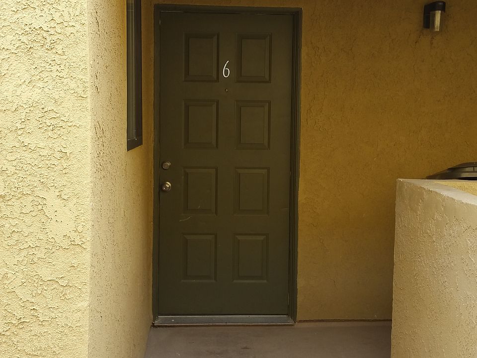 WALKWAY TO FRONT DOOR