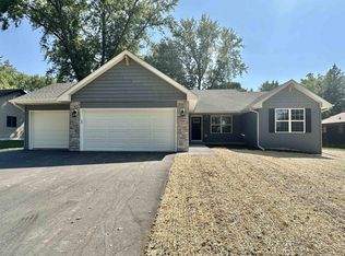 818 Club Ln, Beloit, WI 53511