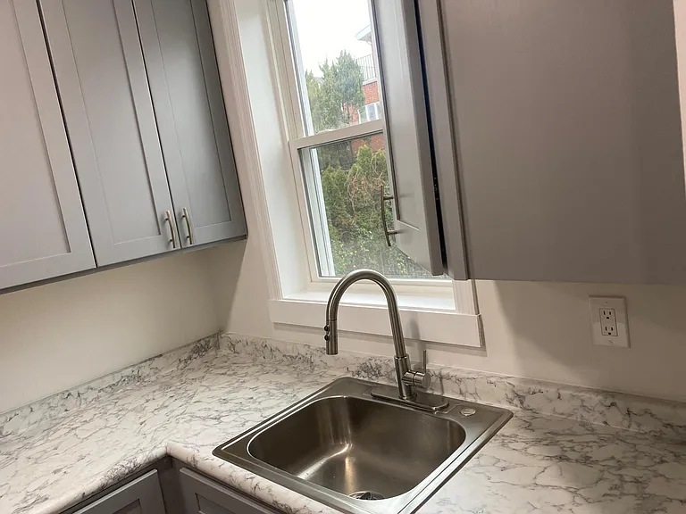 641 Crawford Ave — Photo 8