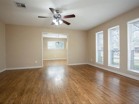 3rd image of 414 Willow Vista Dr
