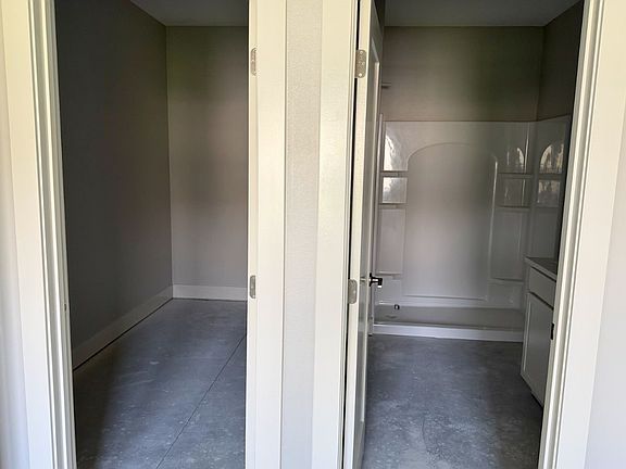 5th image of 726 SE Ponds Edge Ln