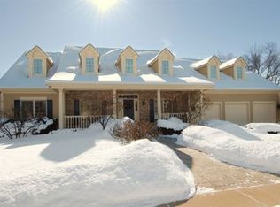 750 Fox Run Dr, Geneva, IL 60134