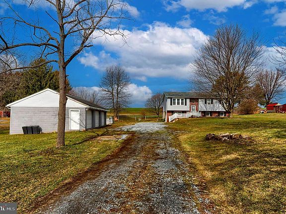 4th image of 447 Beagle Rd