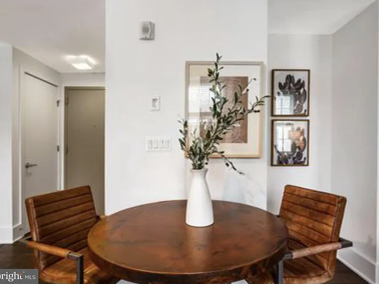 515 N Washington St #203 — Photo 5