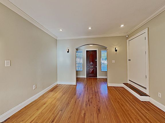 5th image of 11525 NE 9th Ave