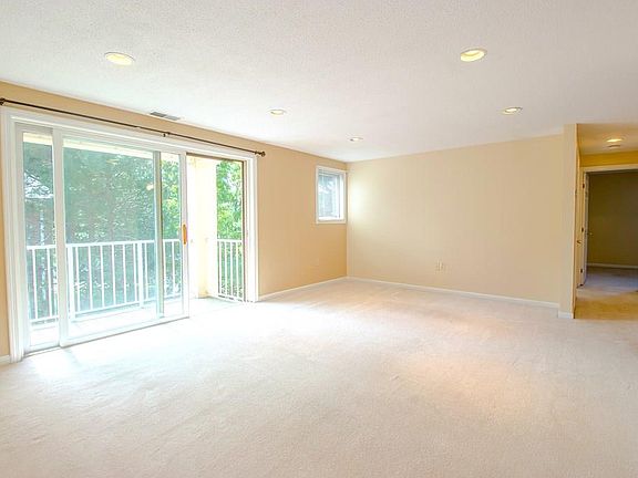 2nd image of 12 Bourbon St APT 21
