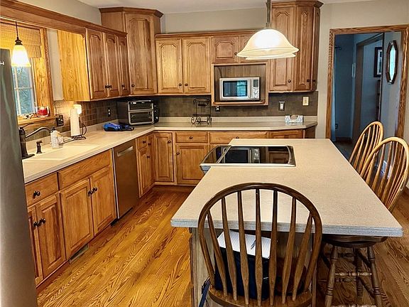 4th image of 291 Woodland Dr