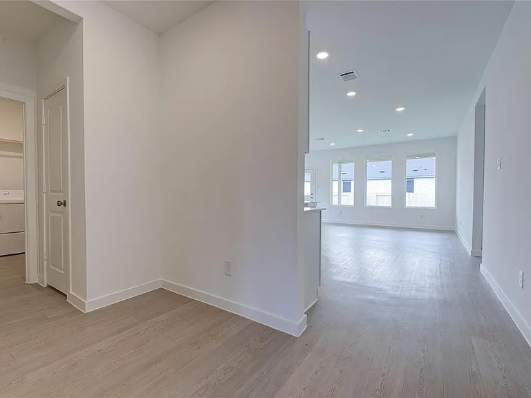 400 Robin St — Photo 5
