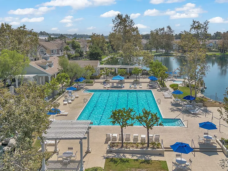 10 Clearwater Cv — Photo 4