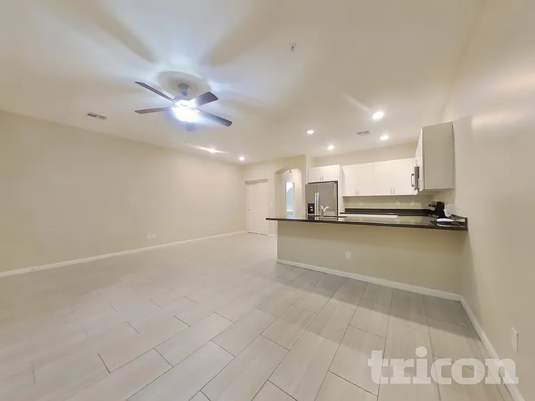 12564 W Hummingbird Ter — Photo 4