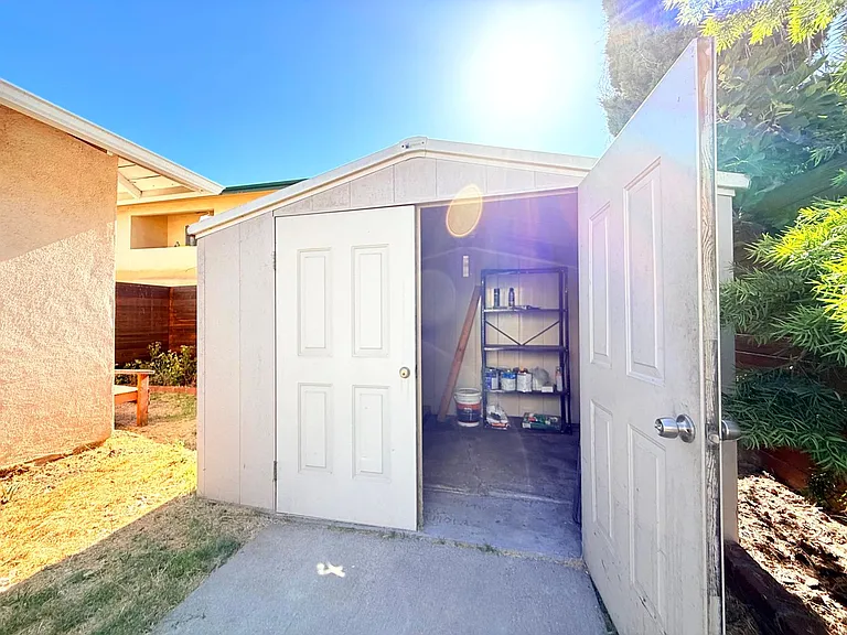 4447 Lockwood Ave — Photo 37