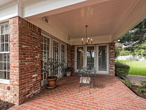 2nd image of 804 Forest Oaks Cir