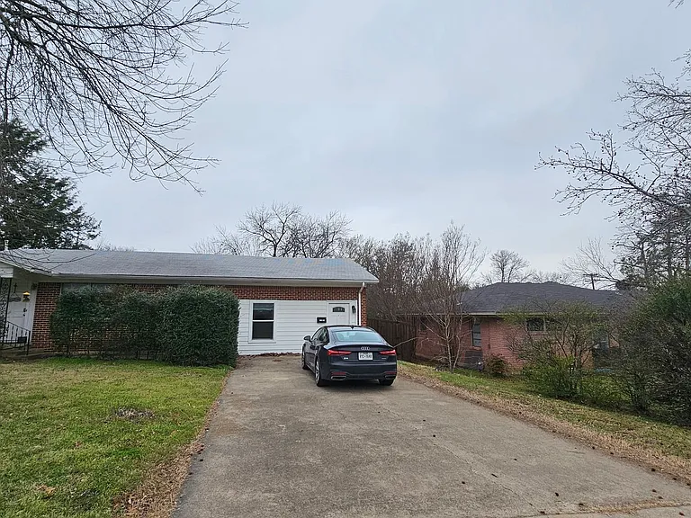 2115 Glenwood Ln — Photo 6