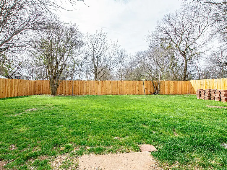 135 E 13th Ave — Photo 12
