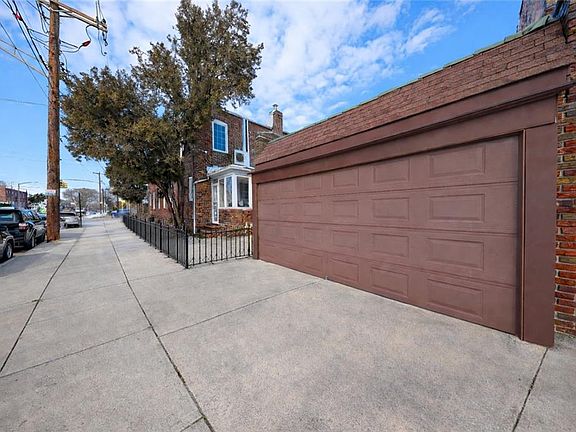 4th image of 4702 Avenue I